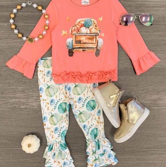GIRLS Fall Outfit with truck - Picture 1 of 1
